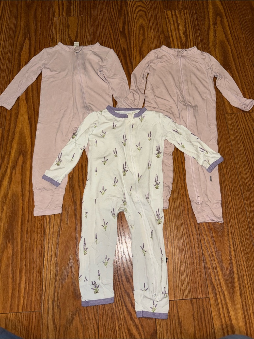 3 kyte baby rompers